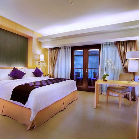 Quest Hotel Kuta By Aston Екстер'єр фото