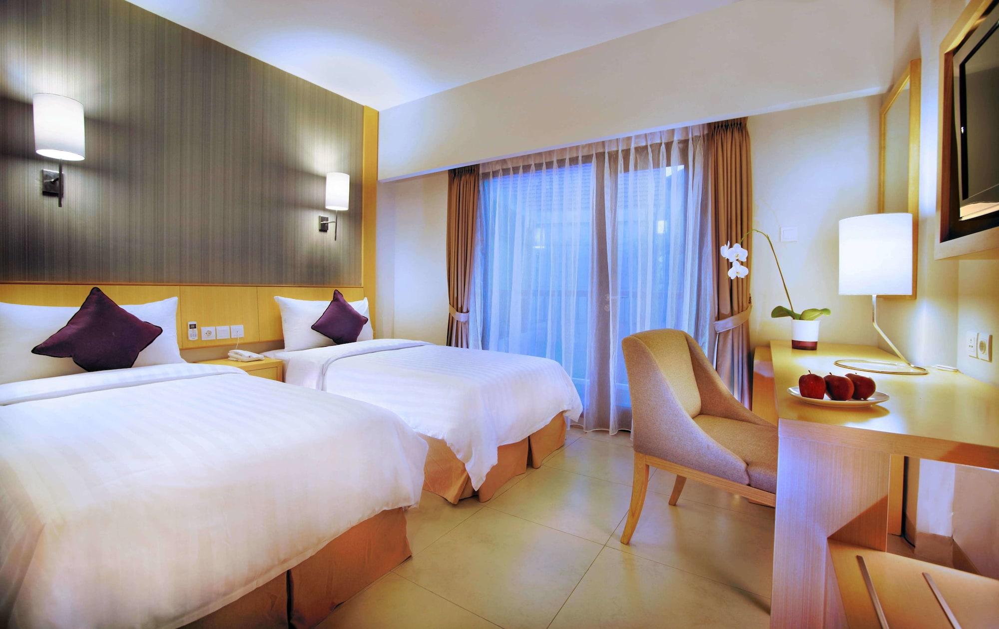 Quest Hotel Kuta By Aston Екстер'єр фото