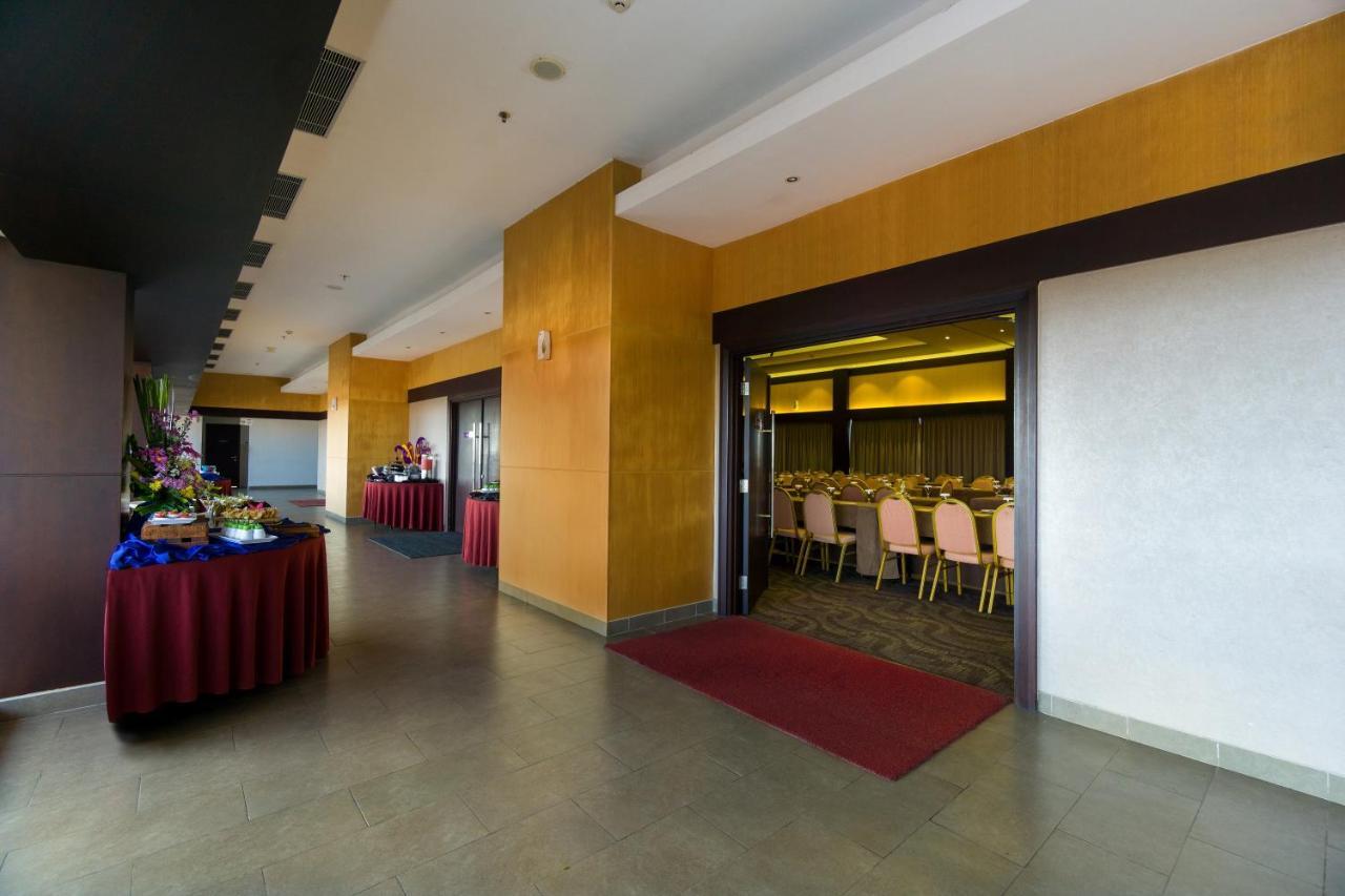 Quest Hotel Kuta By Aston Екстер'єр фото
