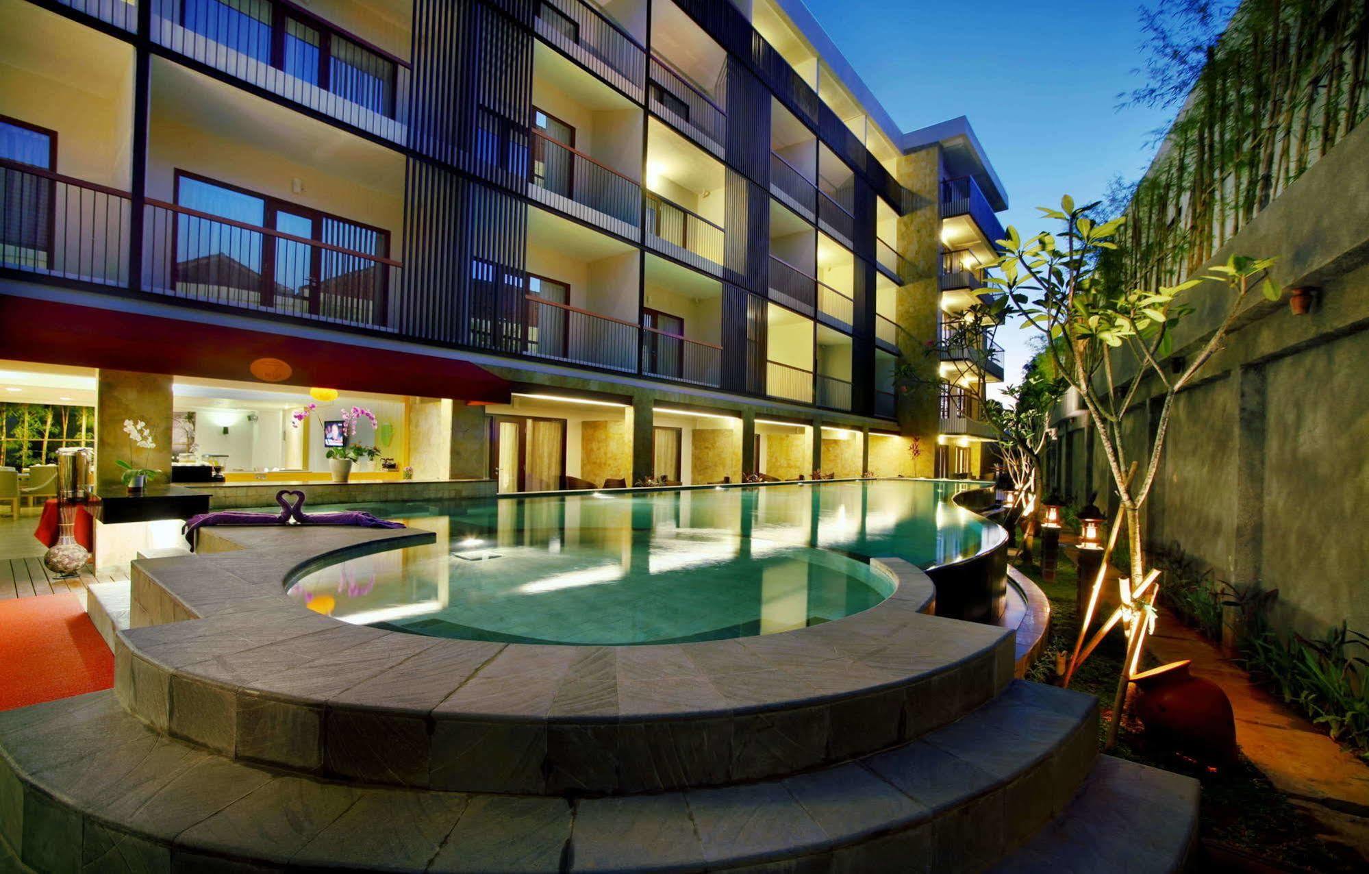 Quest Hotel Kuta By Aston Екстер'єр фото