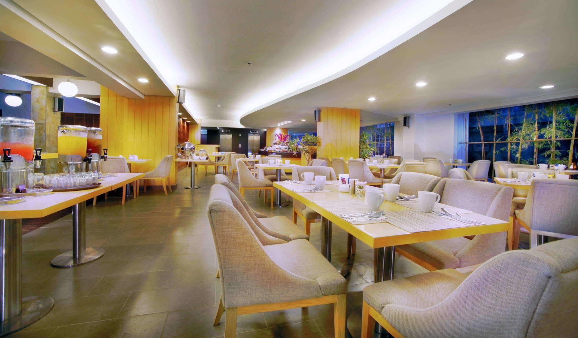 Quest Hotel Kuta By Aston Екстер'єр фото